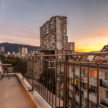 Διαμέρισμα Chic 2bd Flat With Modern Furniture On Aldomirovska By Flat Mаnager *