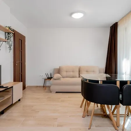 Апартаменты Chic 2bd Flat With Modern Furniture On Aldomirovska By Flat Mаnager *