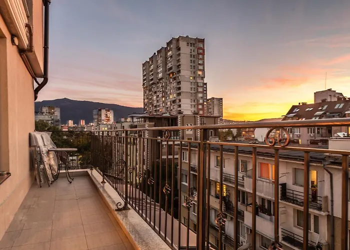 Apartament Chic 2bd Flat With Modern Furniture On Aldomirovska By Flat Mаnager *